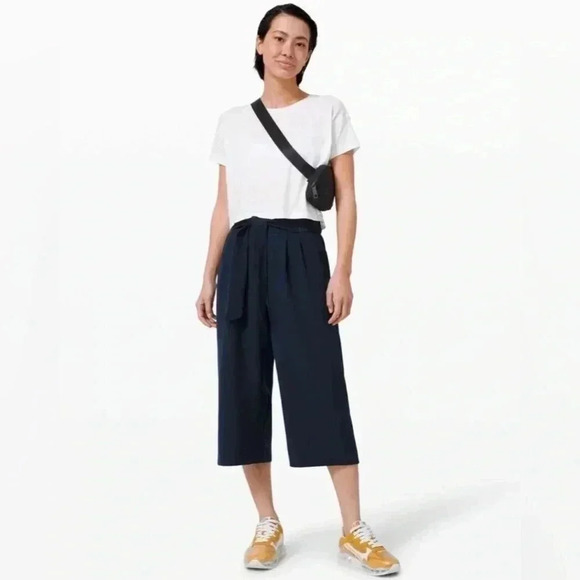 Lululemon Noir Crop True Navy Pants Size 6 - Picture 2 of 6